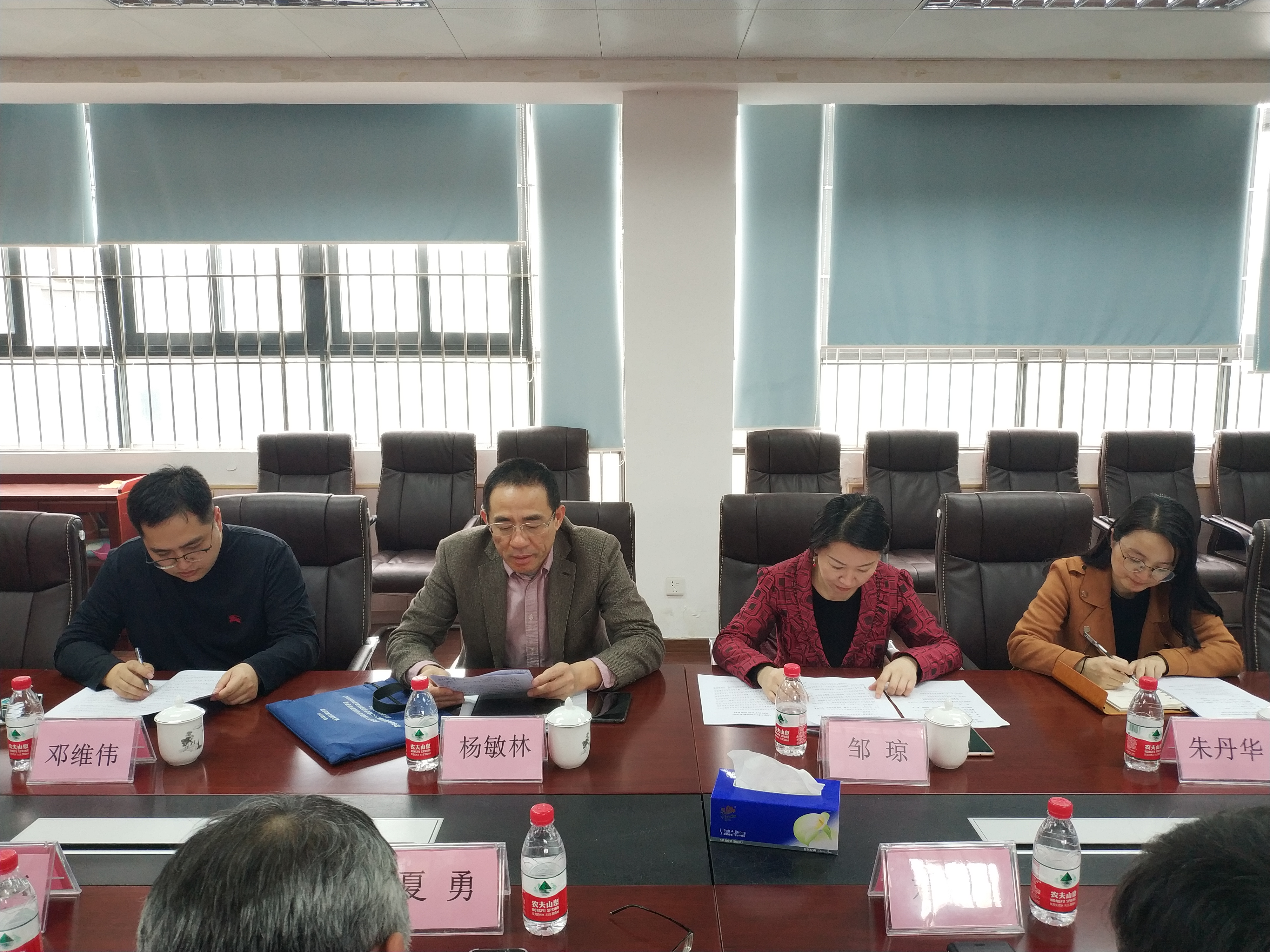 化学工程与能源技术公司党总支召开2018年度党员领导干部民主生活会2.jpg