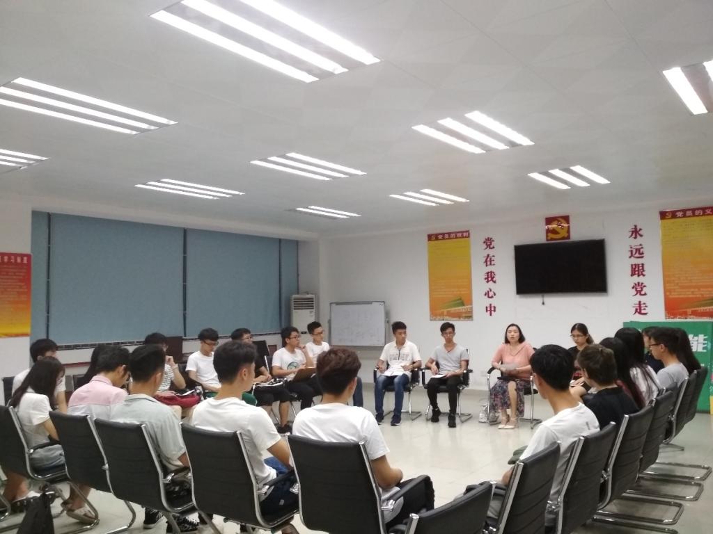 ​365英国上市公司官网举行2017级学风考风班风建设交流会2.png