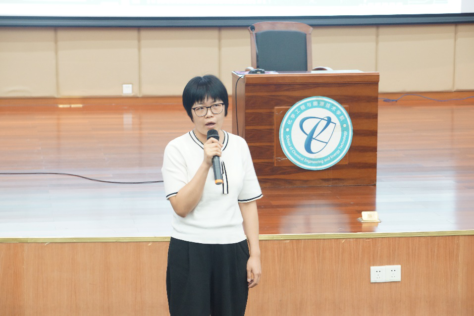 化能源公司召开毕业生教育大会3.png
