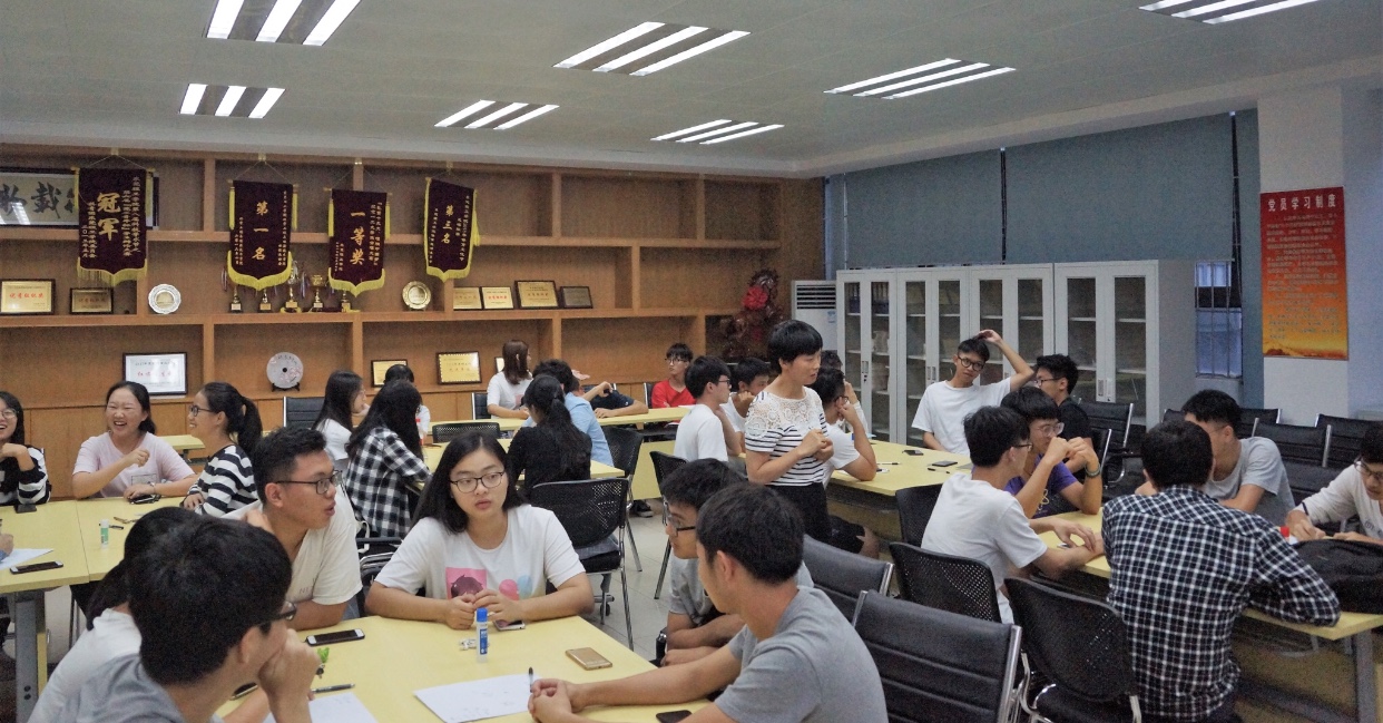 ​365英国上市公司官网举行心理委员培训会2.jpg