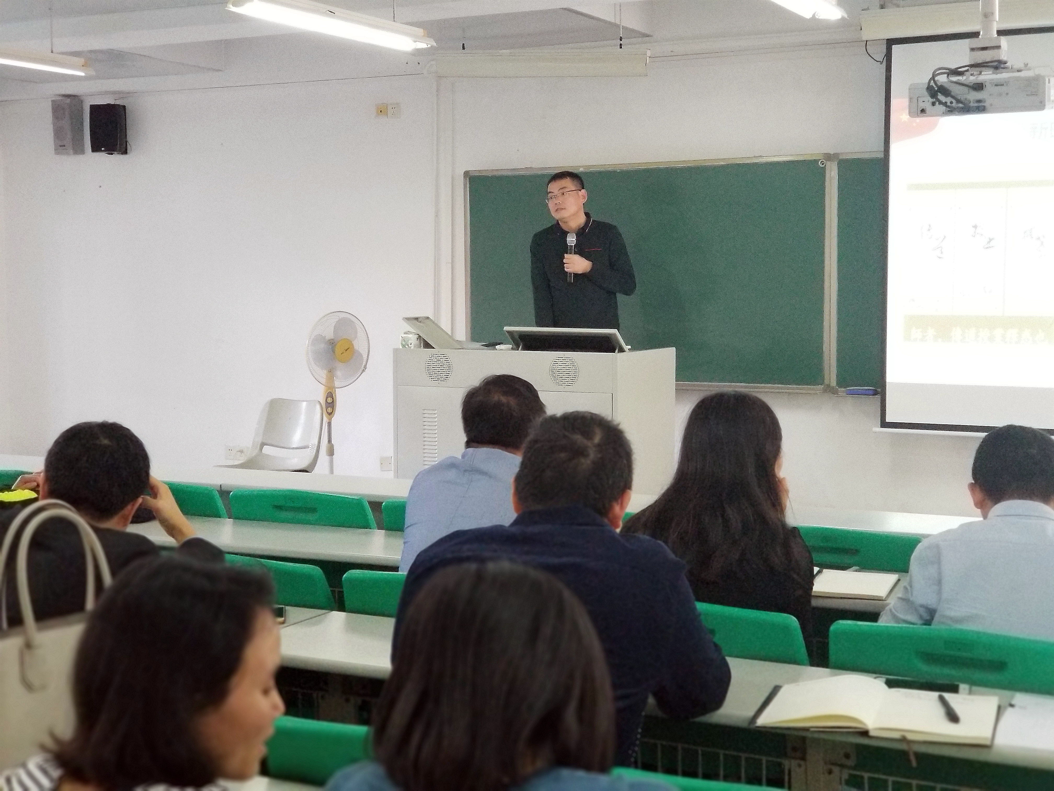 365英国上市公司官网教职工集体学习-新时代高校教师职业行为十项准则-等文件1.jpg